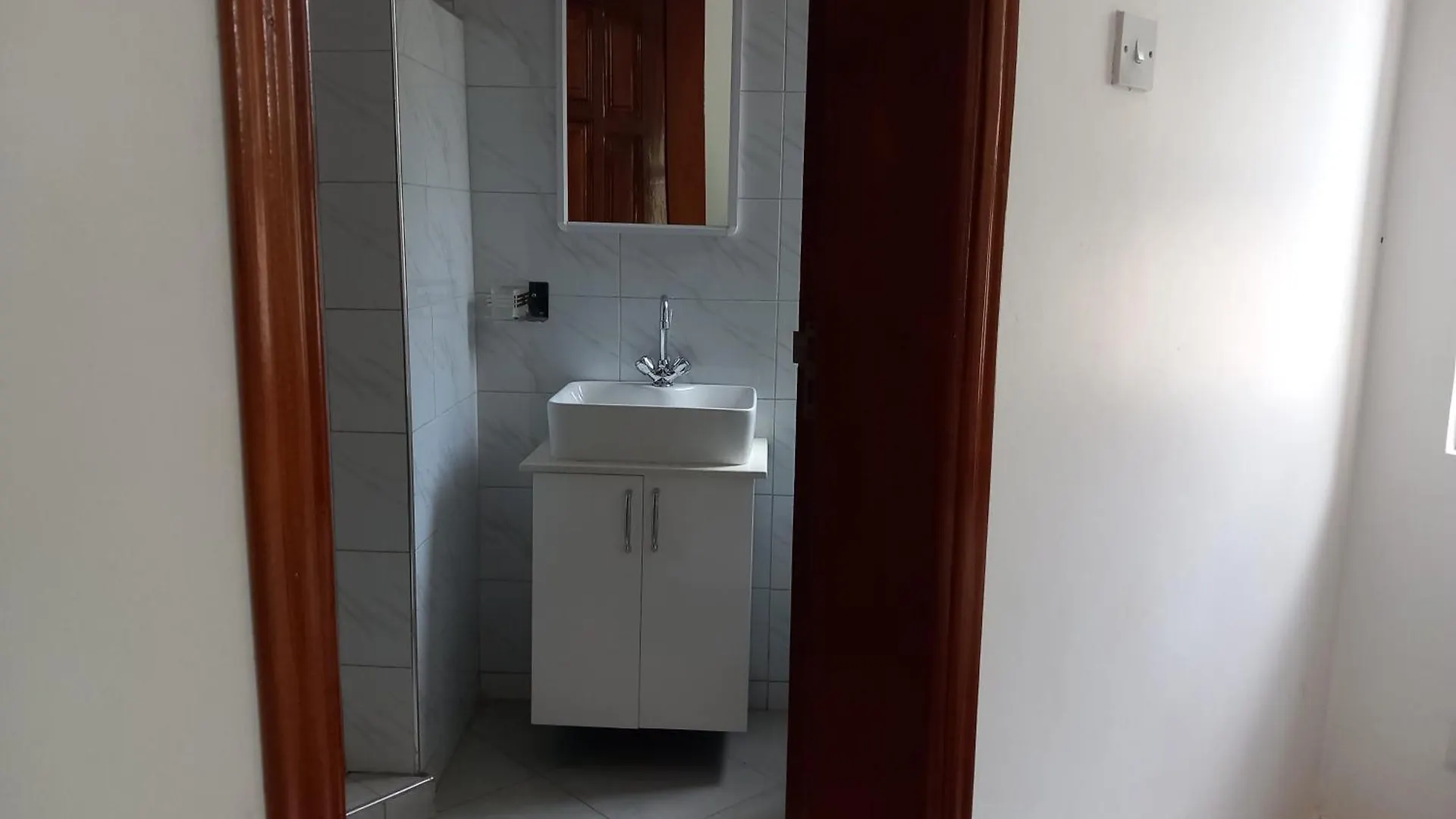 5 Bedroom Holiday Home In Kigo, Off Entebbe Expressway Kampala
