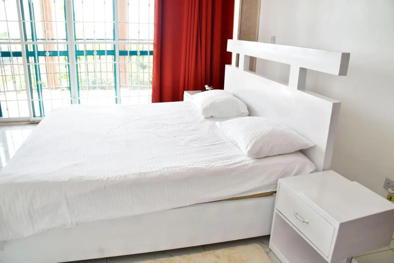 5 Bedroom Holiday Home In Kigo, Off Entebbe Expressway Kampala