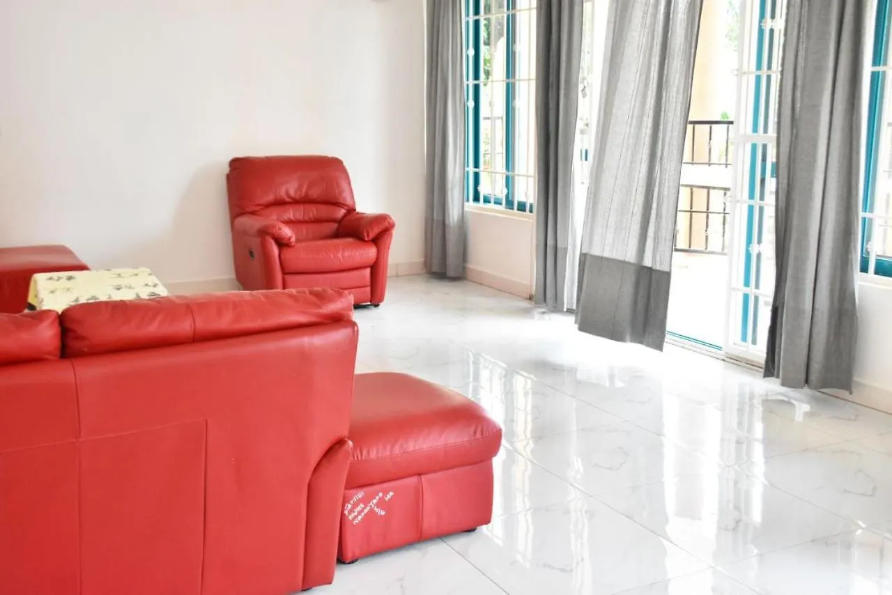 5 Bedroom Holiday Home In Kigo, Off Entebbe Expressway Kampala