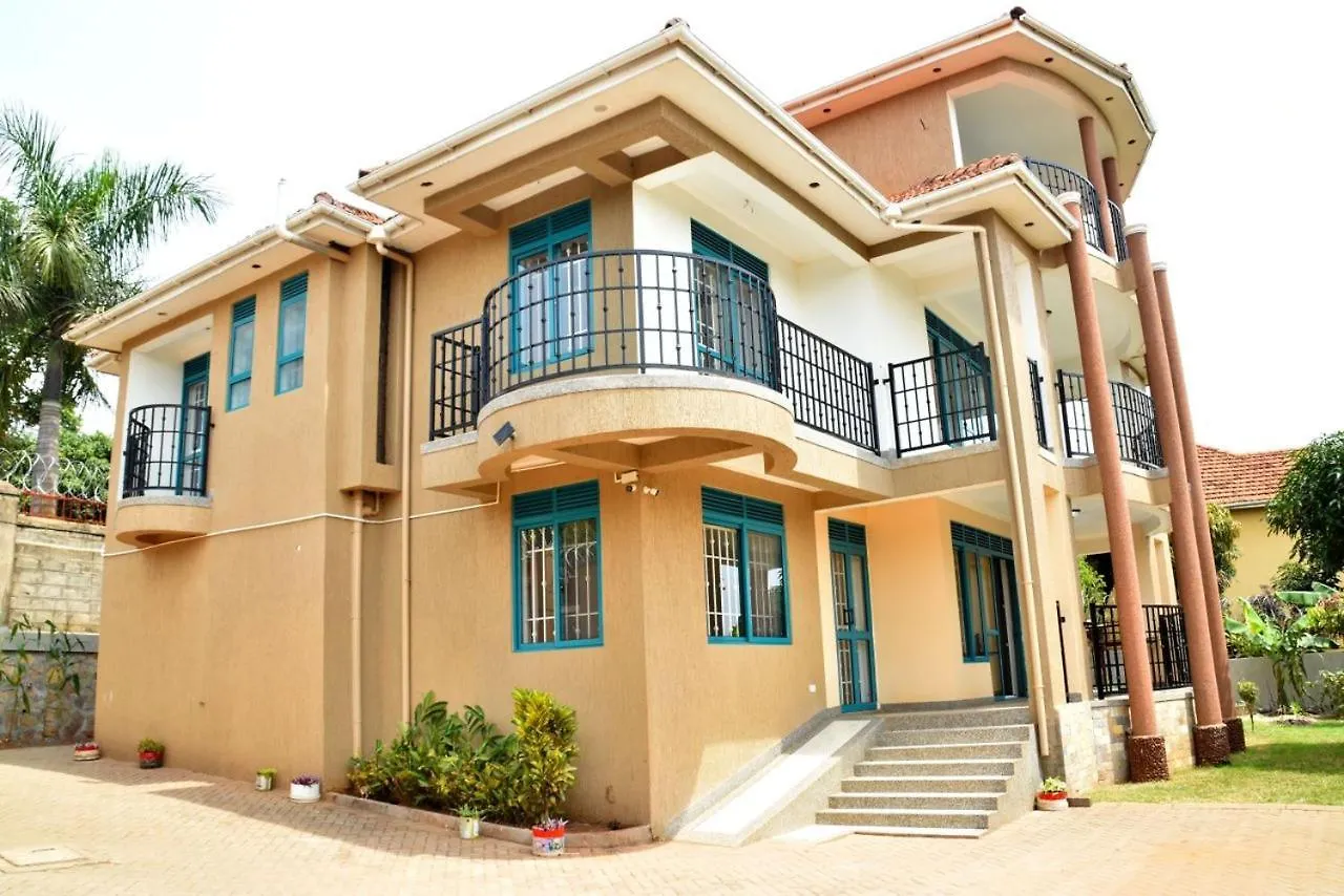 5 Bedroom Holiday Home In Kigo, Off Entebbe Expressway Kampala