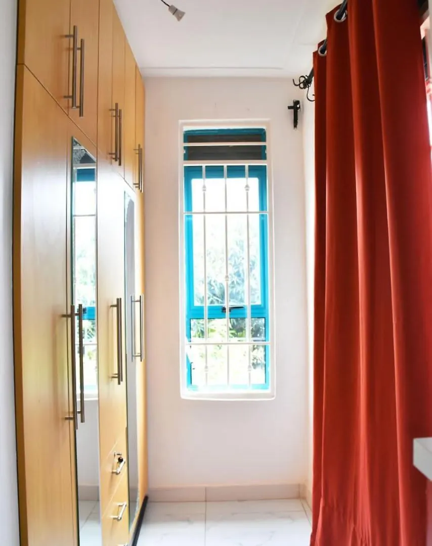 Ubytování v soukromí 5 Bedroom Holiday Home In Kigo, Off Entebbe Expressway Kampala