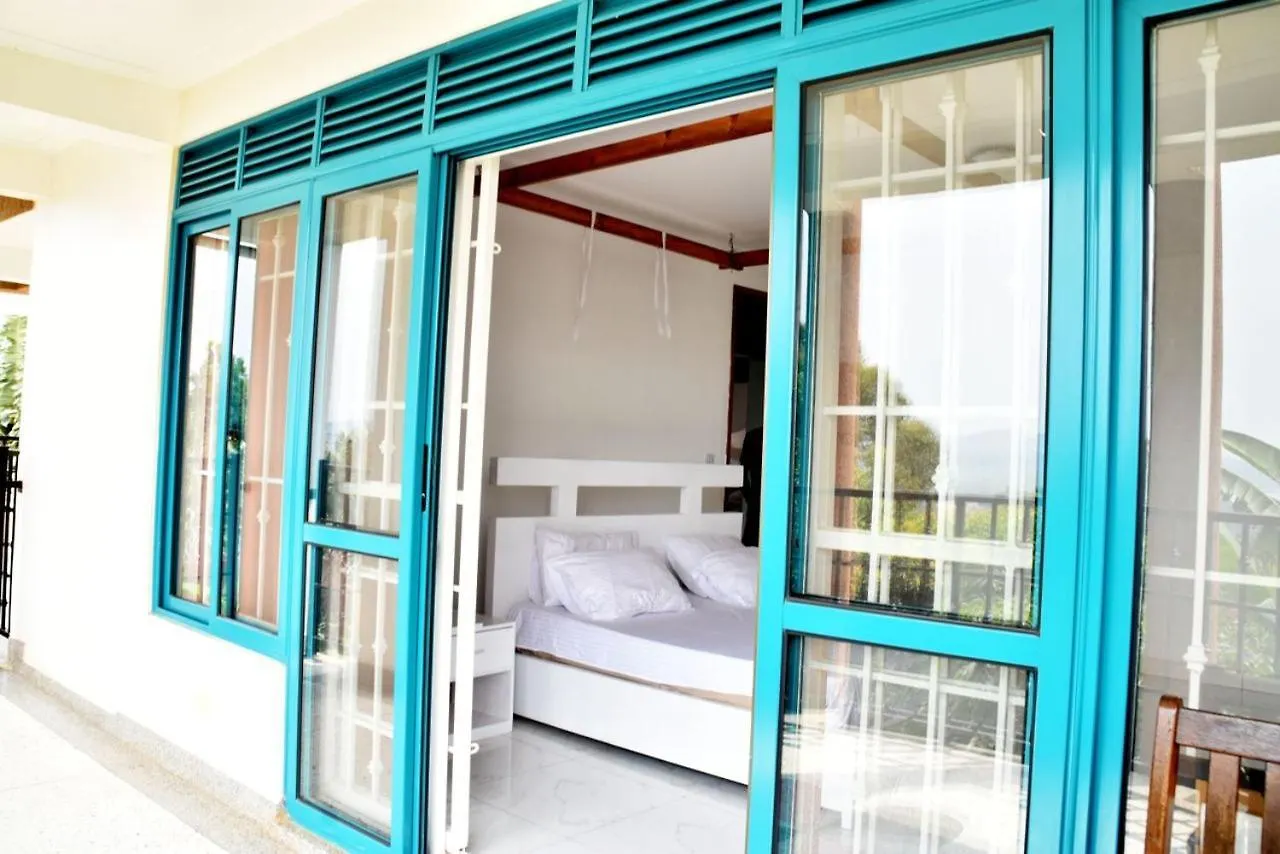 5 Bedroom Holiday Home In Kigo, Off Entebbe Expressway Kampala